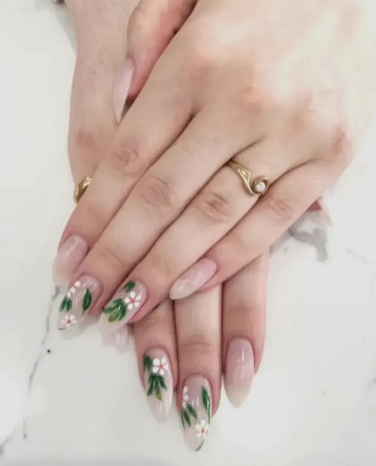 Nude Daisy Vine Almond